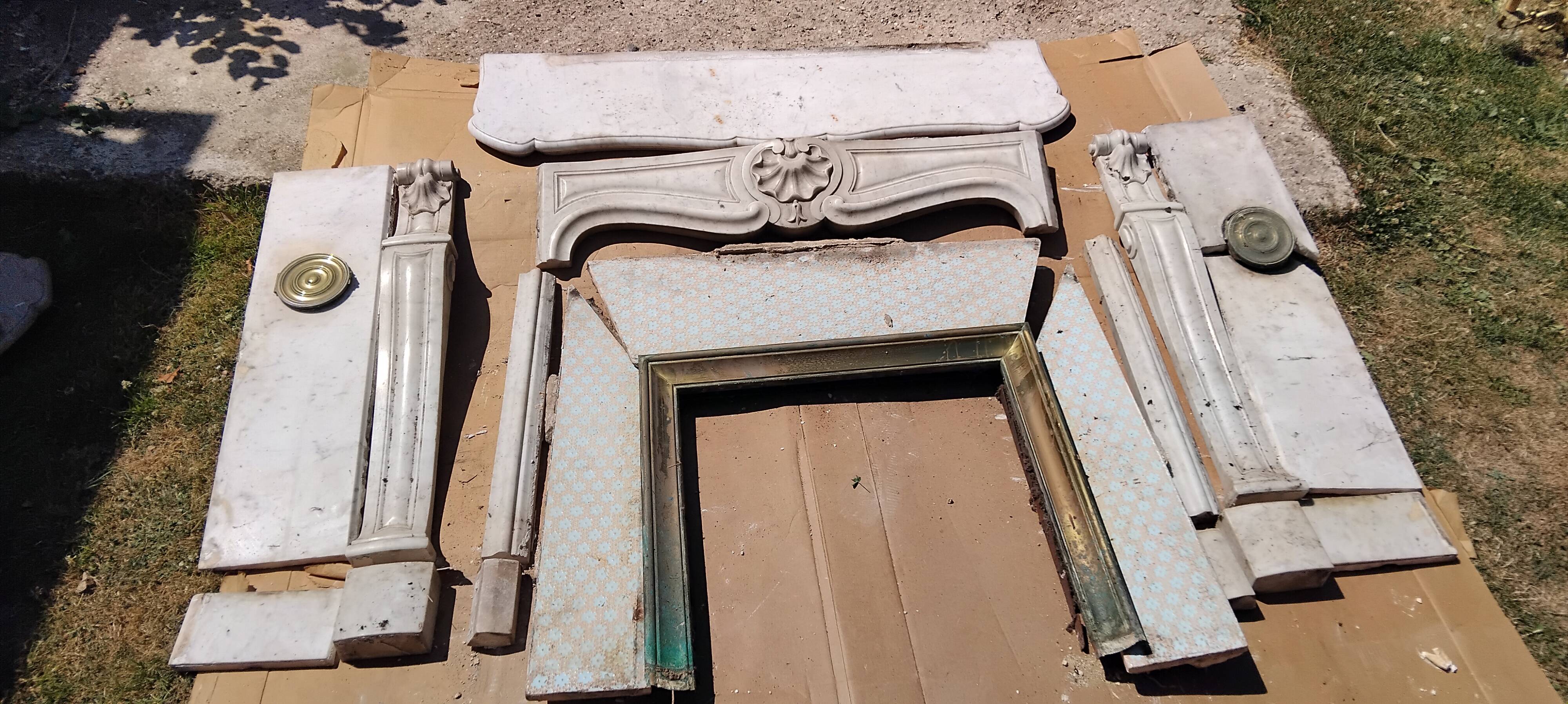 Louis XV style fireplace in veined white Carrara marble and XI ceramics.