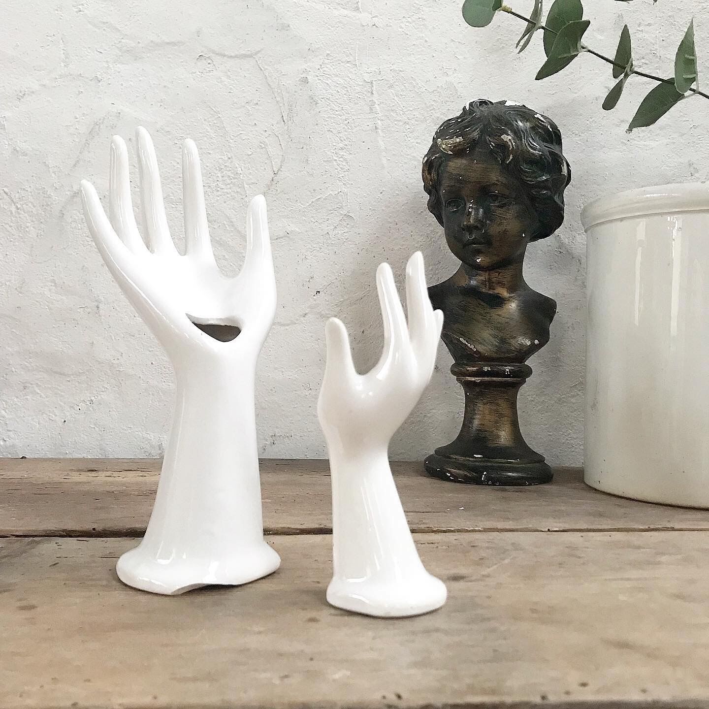 Duo de mains baguier blanches