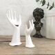 Duo de mains baguier blanches