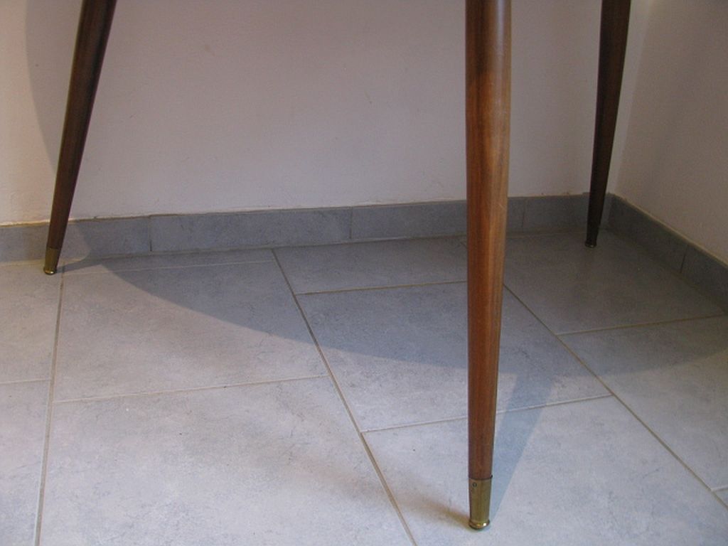 Table triangulaire en forme de rein de 1950/60