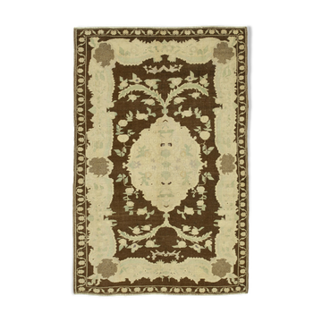 Tapis beige oriental fait à la main des années 1960 148 cm x 228 cm
