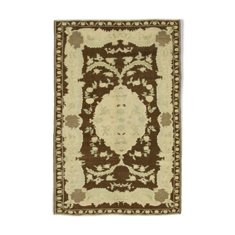 Tapis beige oriental fait à la main des années 1960 148 cm x 228 cm