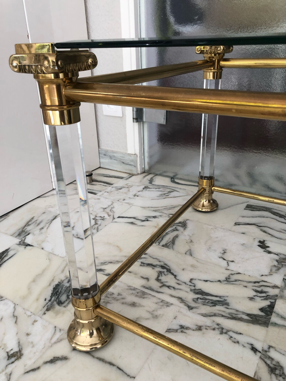 Vintage brass & lucite coffee table — Maison Romeo - Hollywood R