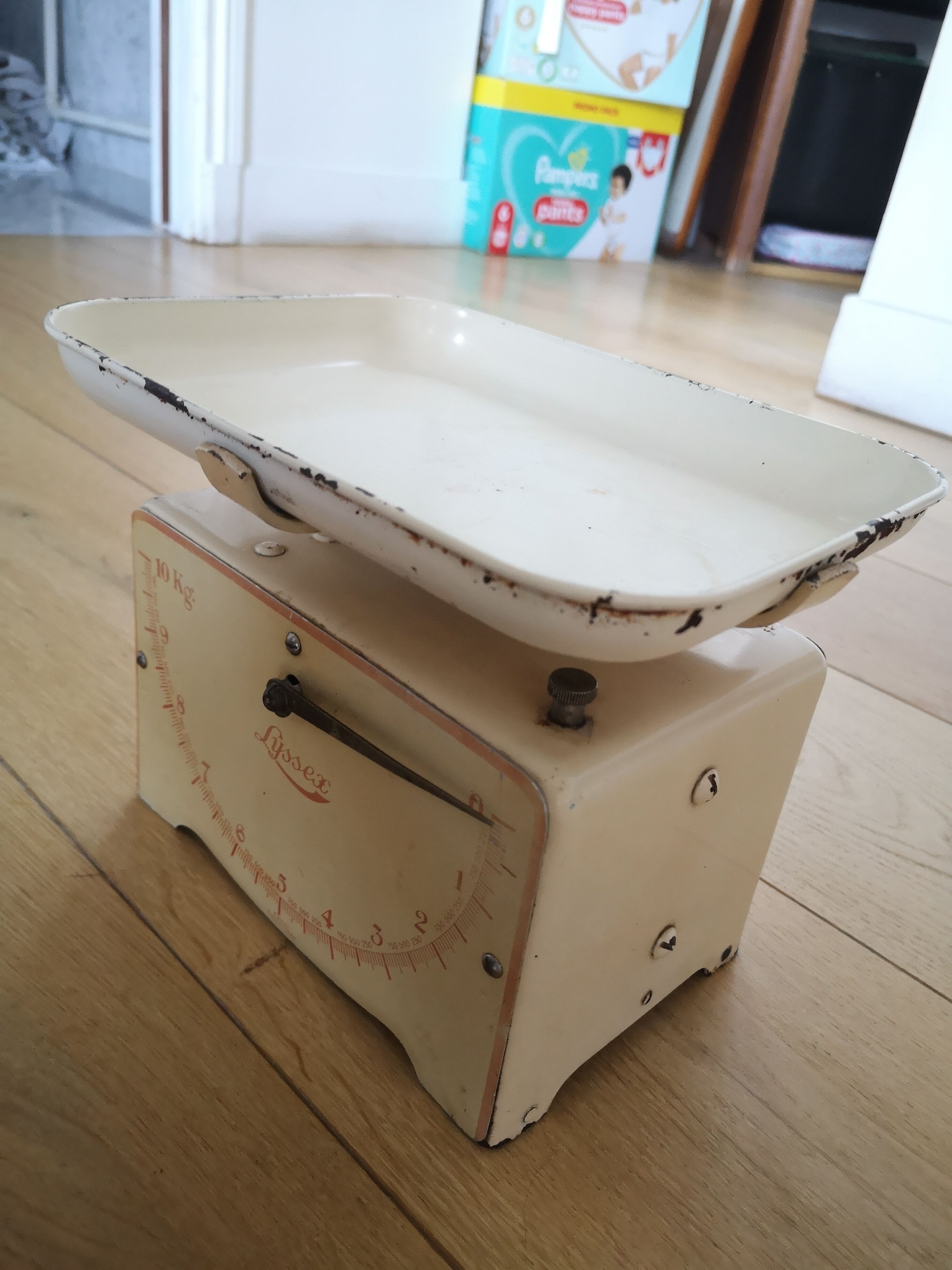 Vintage Swiss Lyssex household scale 10kgs