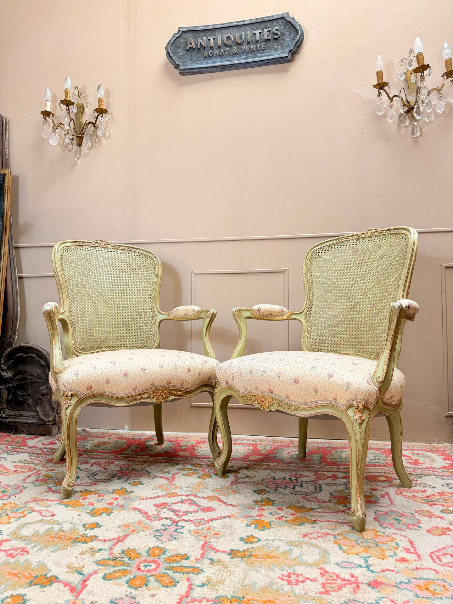 PAIRE DE FAUTEUILS EN BOIS LAQUÉ DE STYLE LOUIS XV XIX EME SIÈCLE  