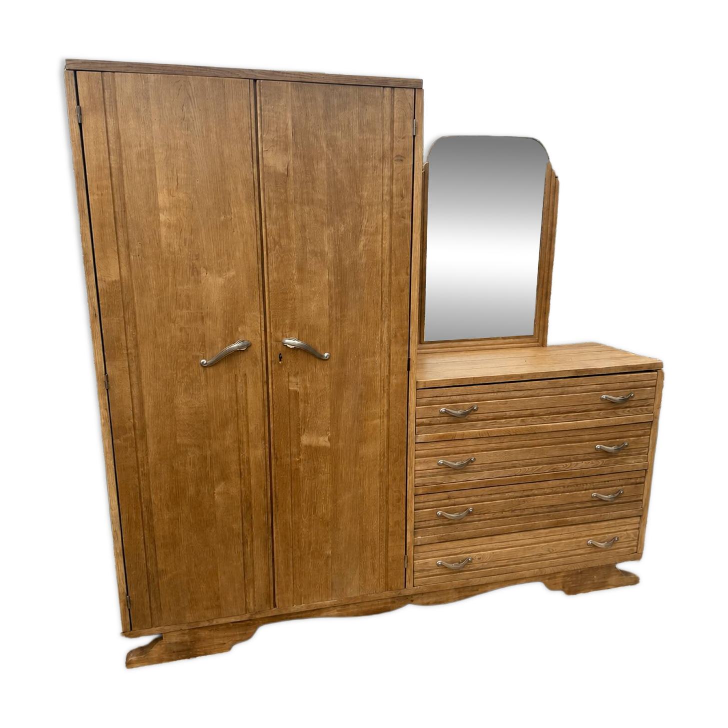 Wardrobe chest
