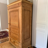 Small Parisian wardrobe "bonnetière"