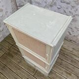 Armoire en bois patiné