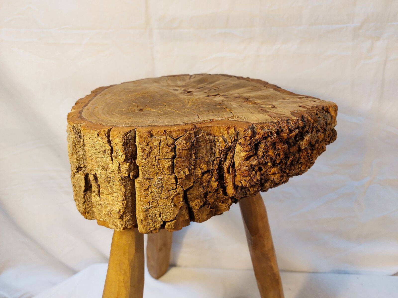 Brutalist tripod stool - French popular craftsmanship from the 20th century
