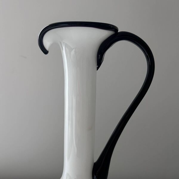 Soliflore en opaline blanc et noir