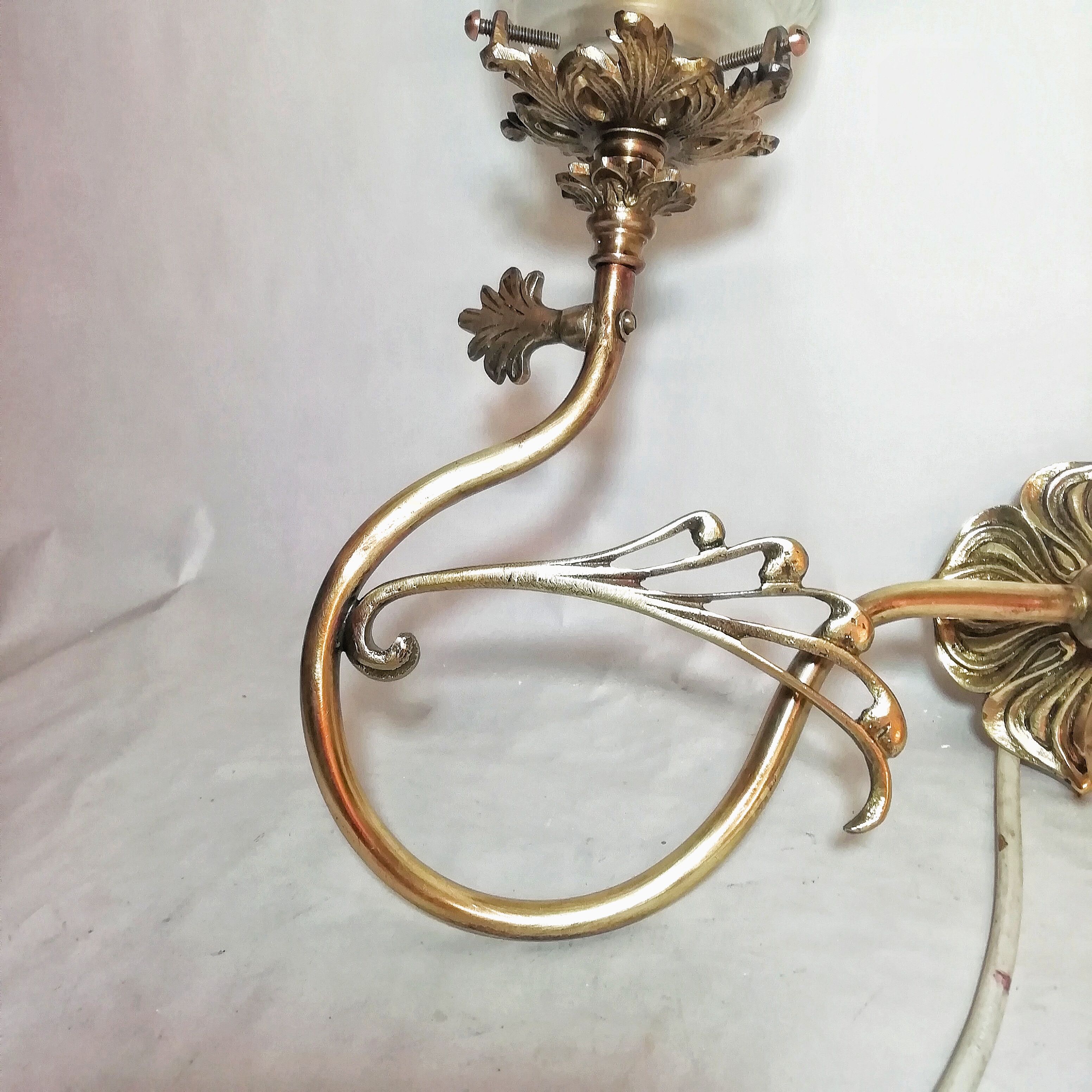 Apply bronze and glass art deco 1930s.