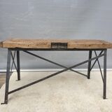 Eiffel metal base workshop with rivets