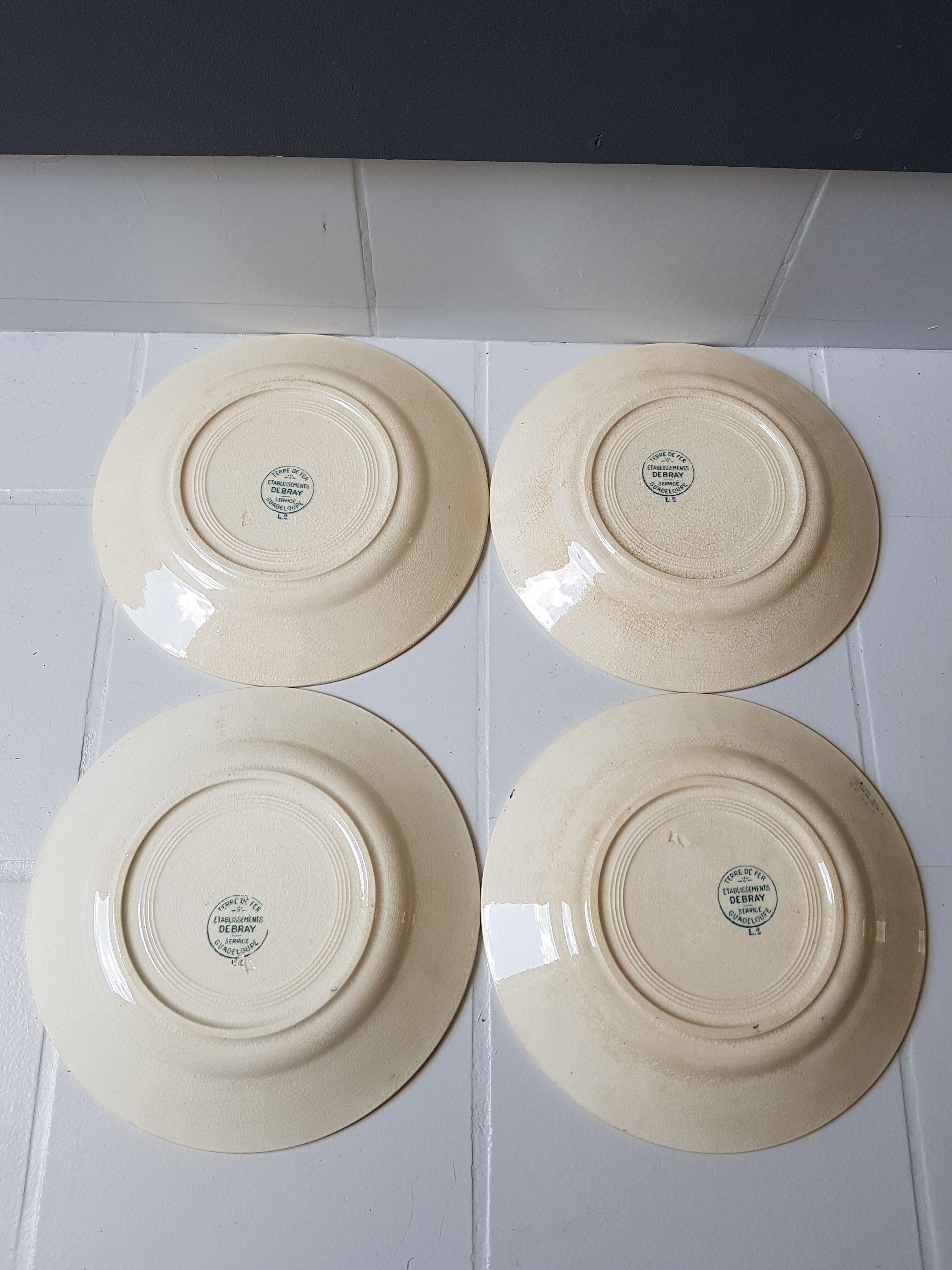 Série de 4 assiettes terre de fer model guadeloupe