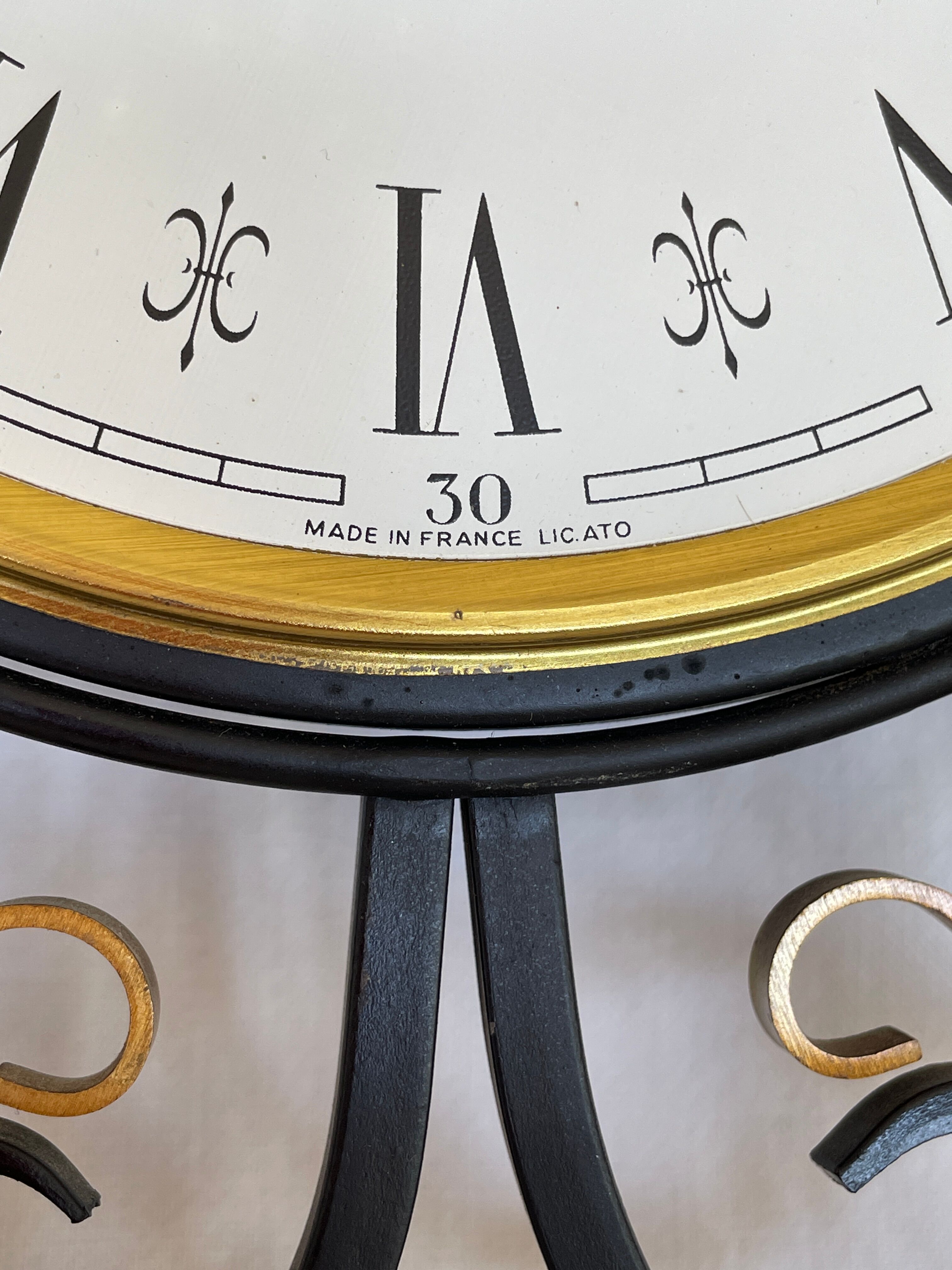 Wall clock Featured from the 60s
