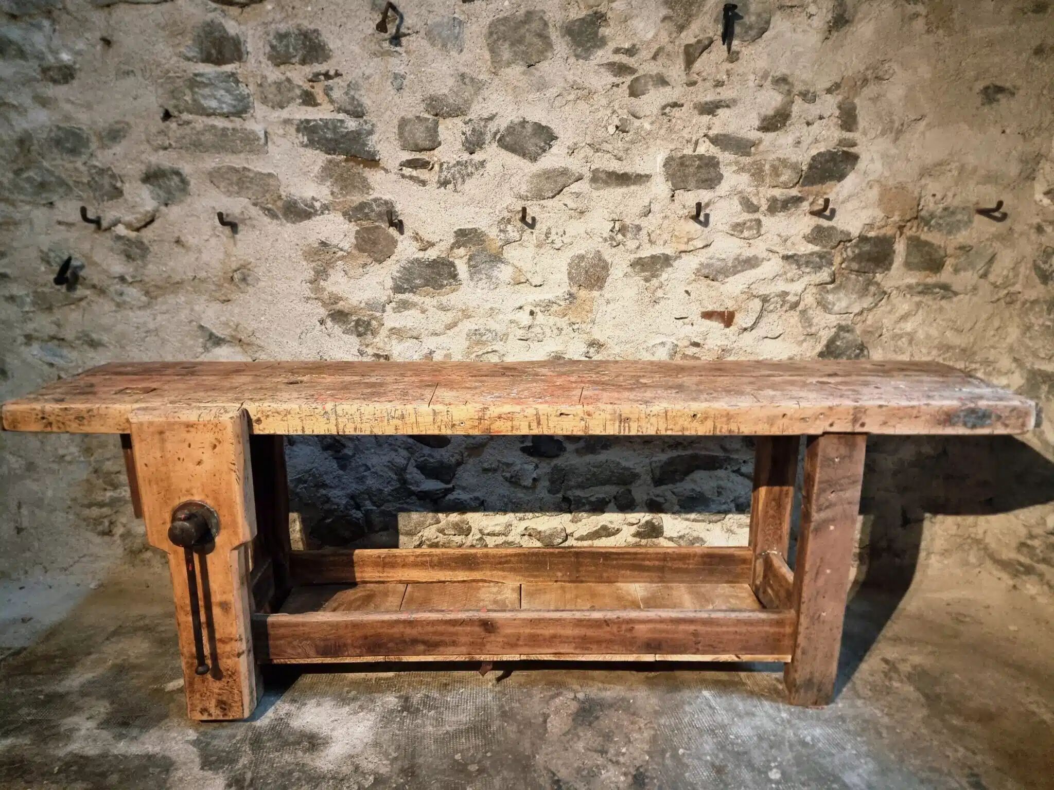 Antique French carpenter's workbench in oak and beech, circa 1900