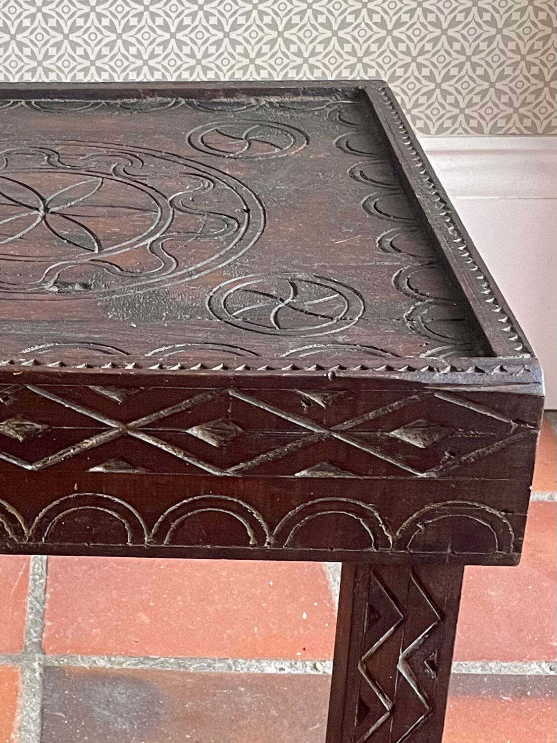Handcrafted Berber coffee table – Carved wood (Morocco)