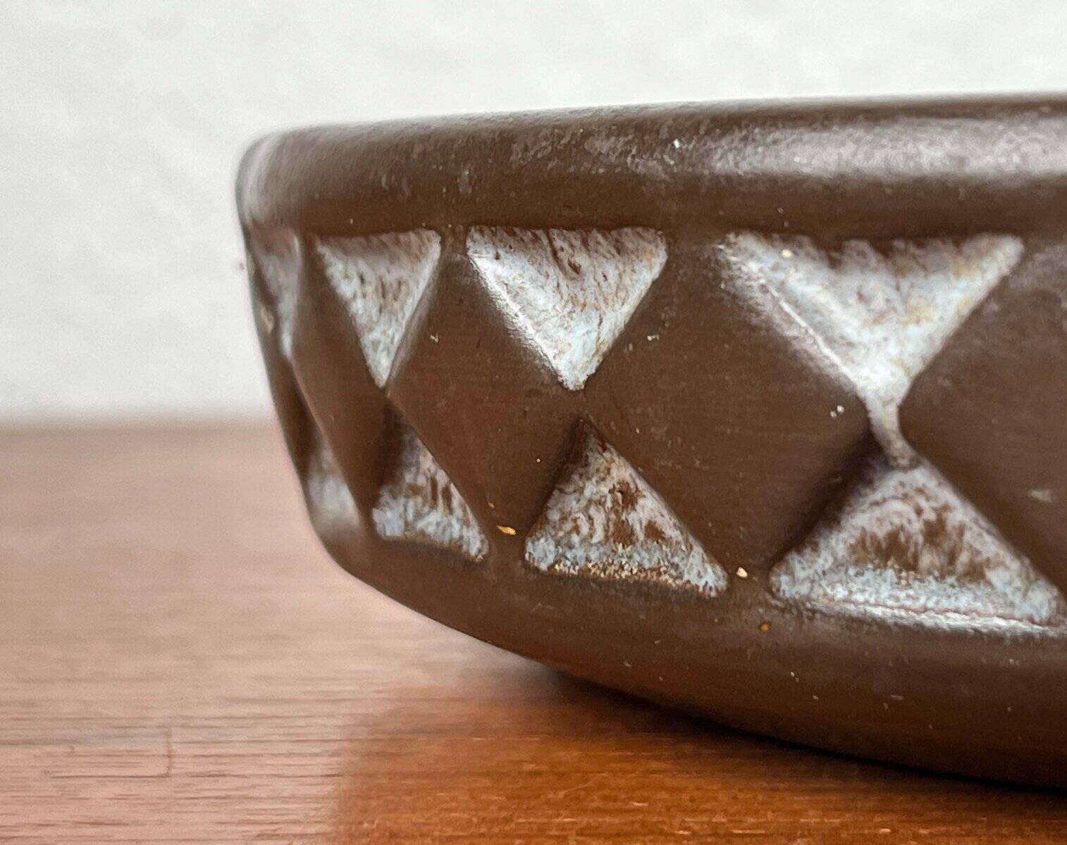 Bowl in modern Danish studio pottery from the mid-century by Frank Keramik, 1960s.