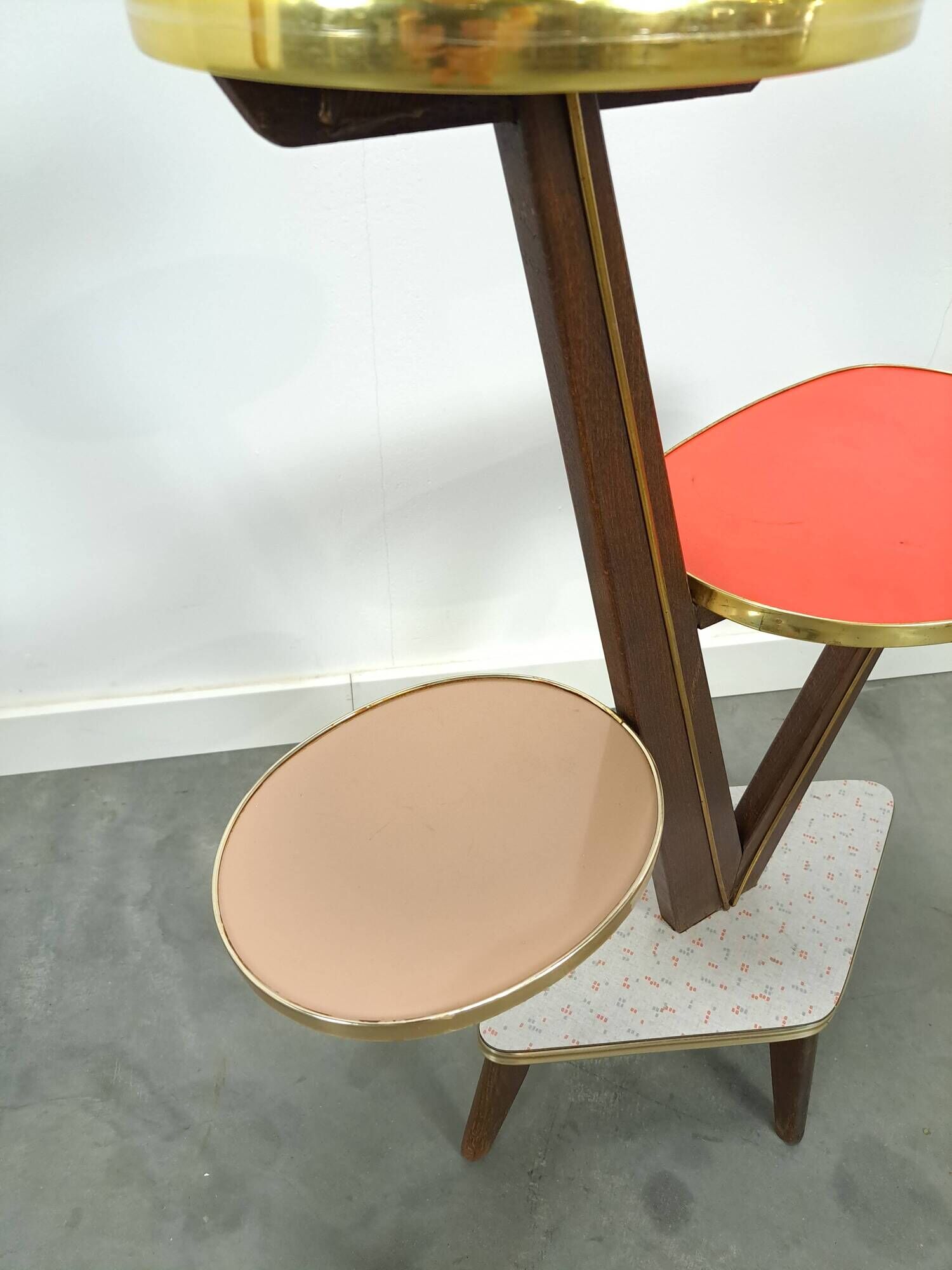 Hoge vintage plantentafel met messing en formica, plantenrek
