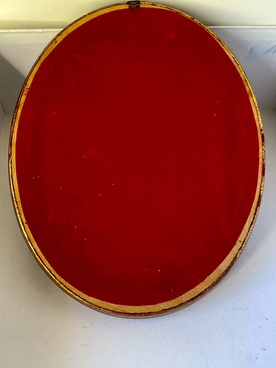 Painting of Flower arrangement in Oval Frame gilded wood measurements 29 cm x 23 cm CONVEX glass