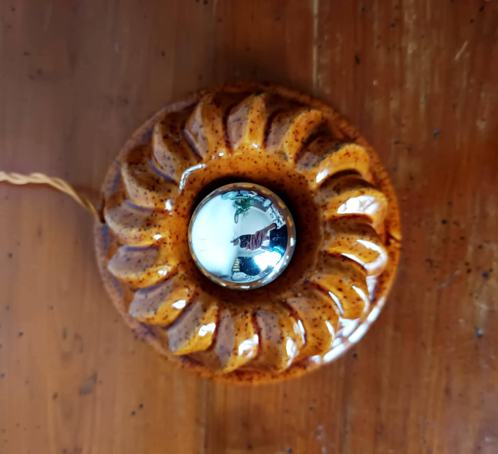 Ceramic cake mold table lamp