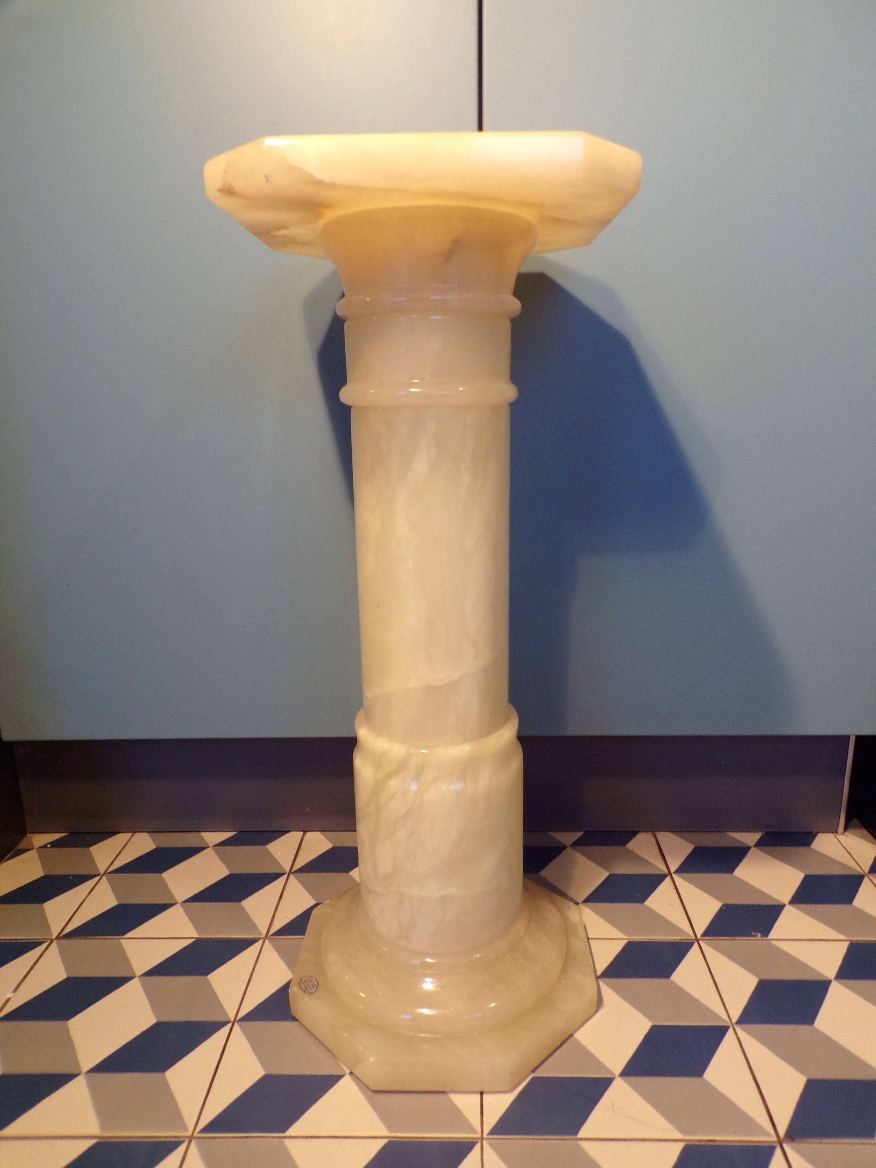 Presentation column in alabaster h=62cm