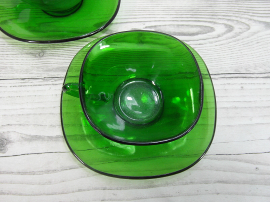 Set of 4 cups and saucers in Vereco green glass