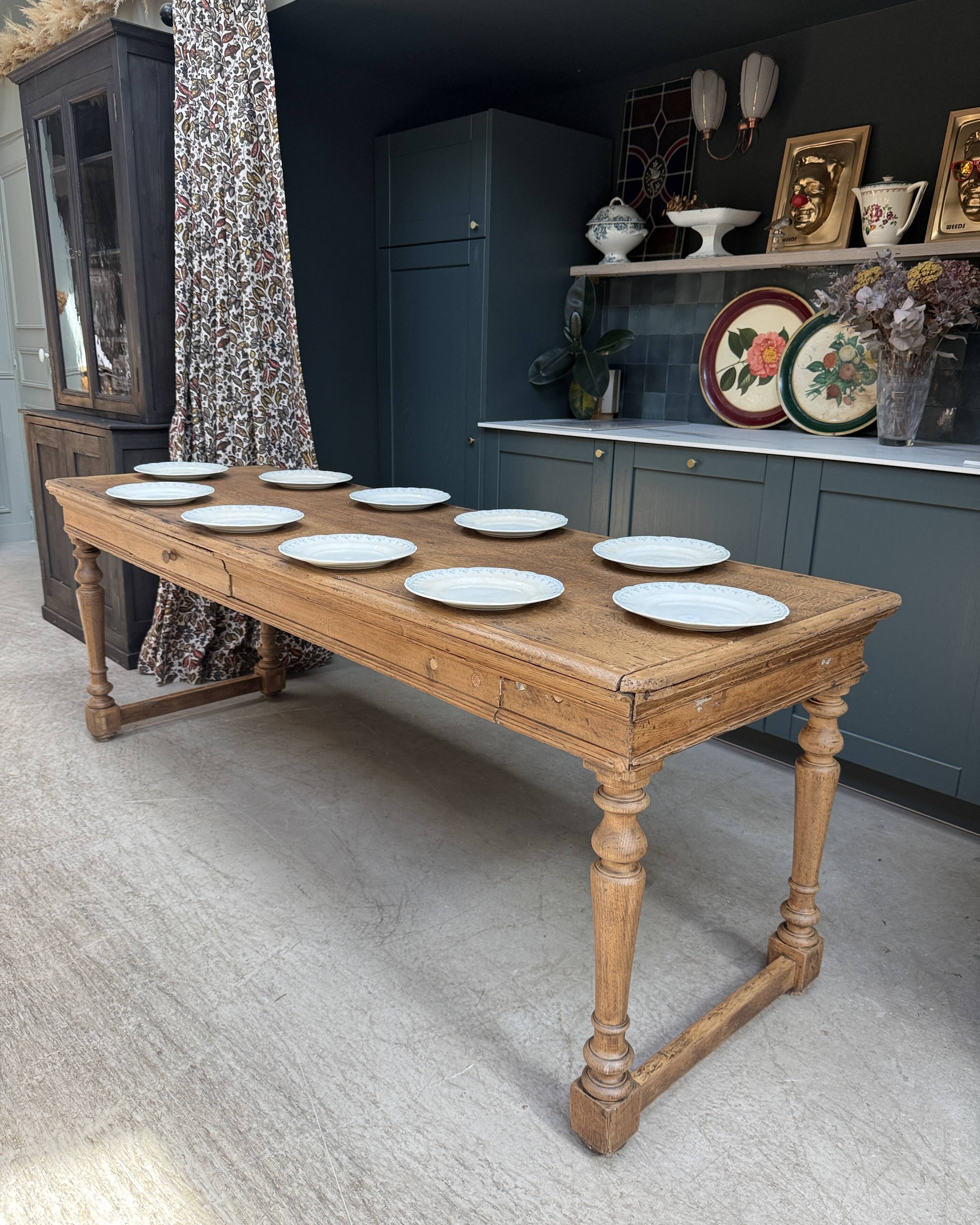 Farm table with turned legs in oak (renovated)