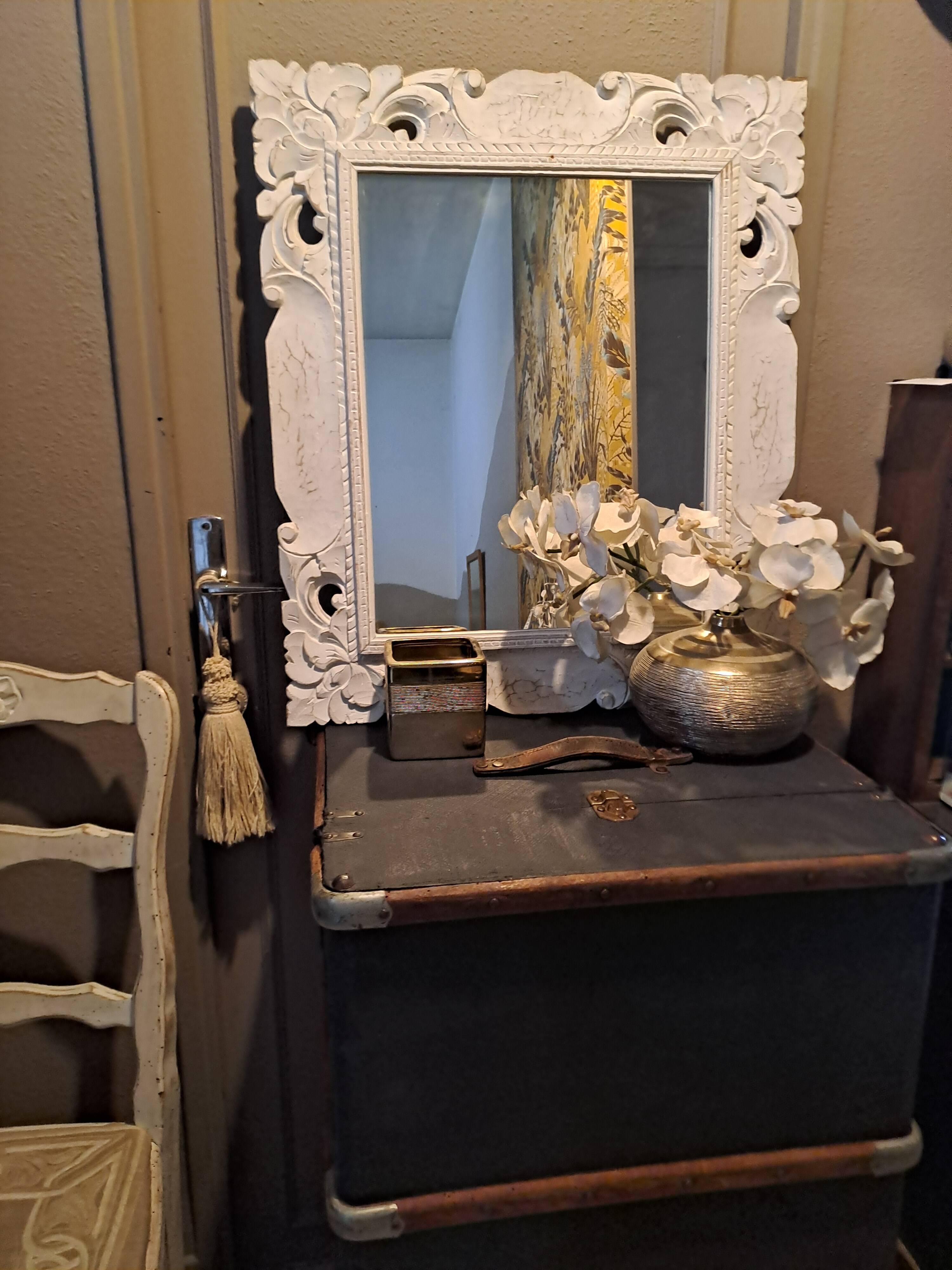 Antique vintage wooden travel trunk dating from the 1880s/1920s