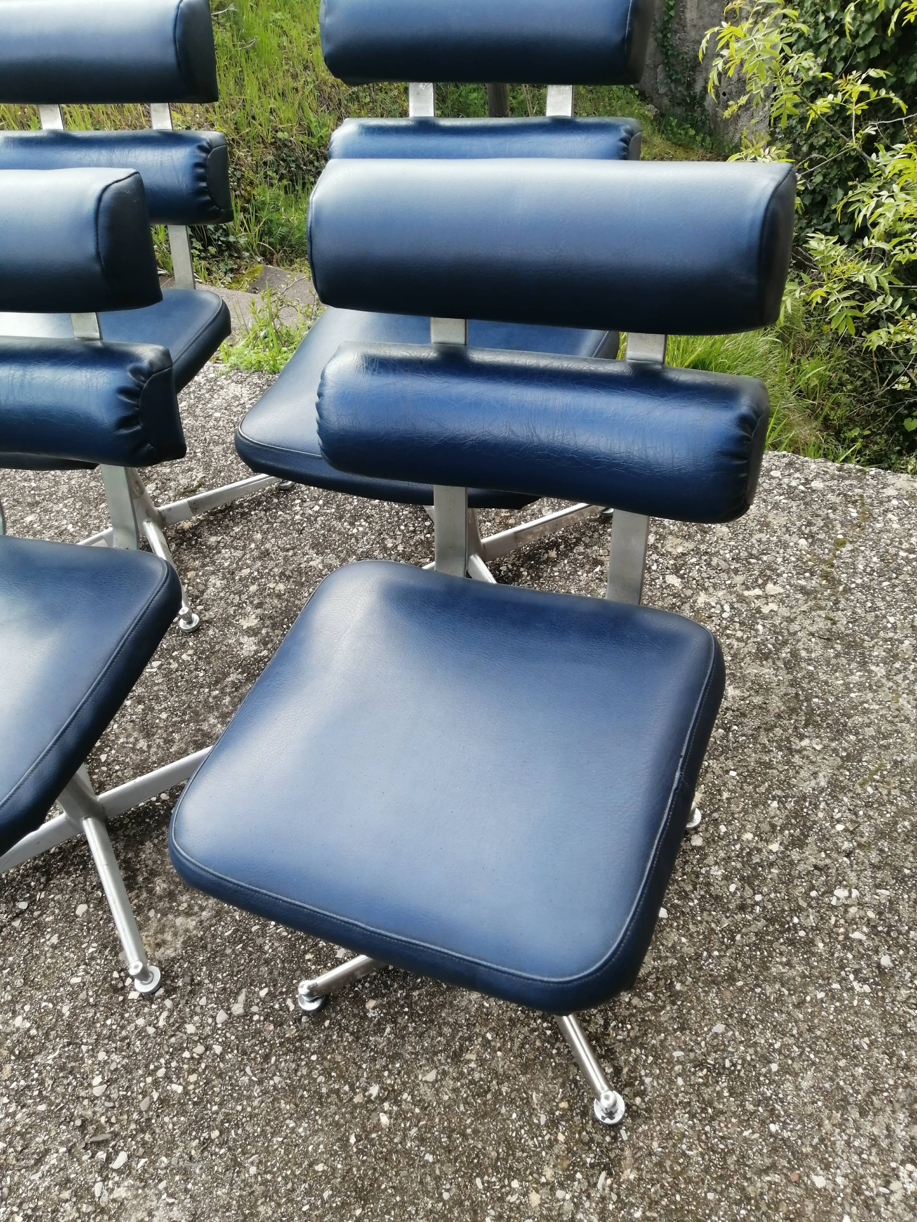 Set of 4 1970s hairdresser chairs in Space Age style.