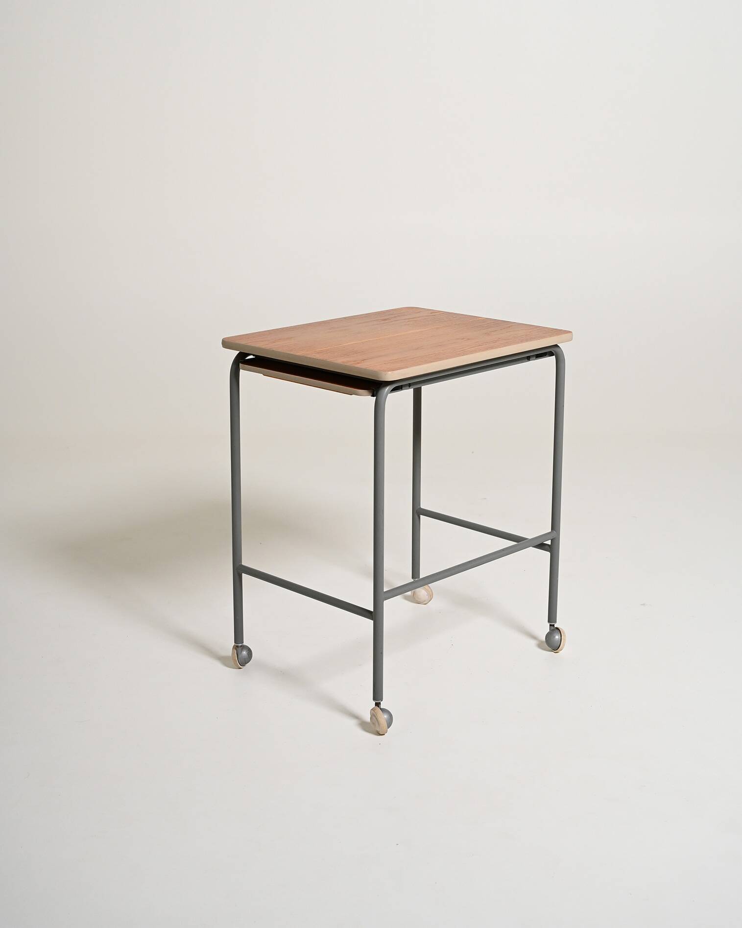 Table d'appoint scandinave vintage avec étagère escamotable