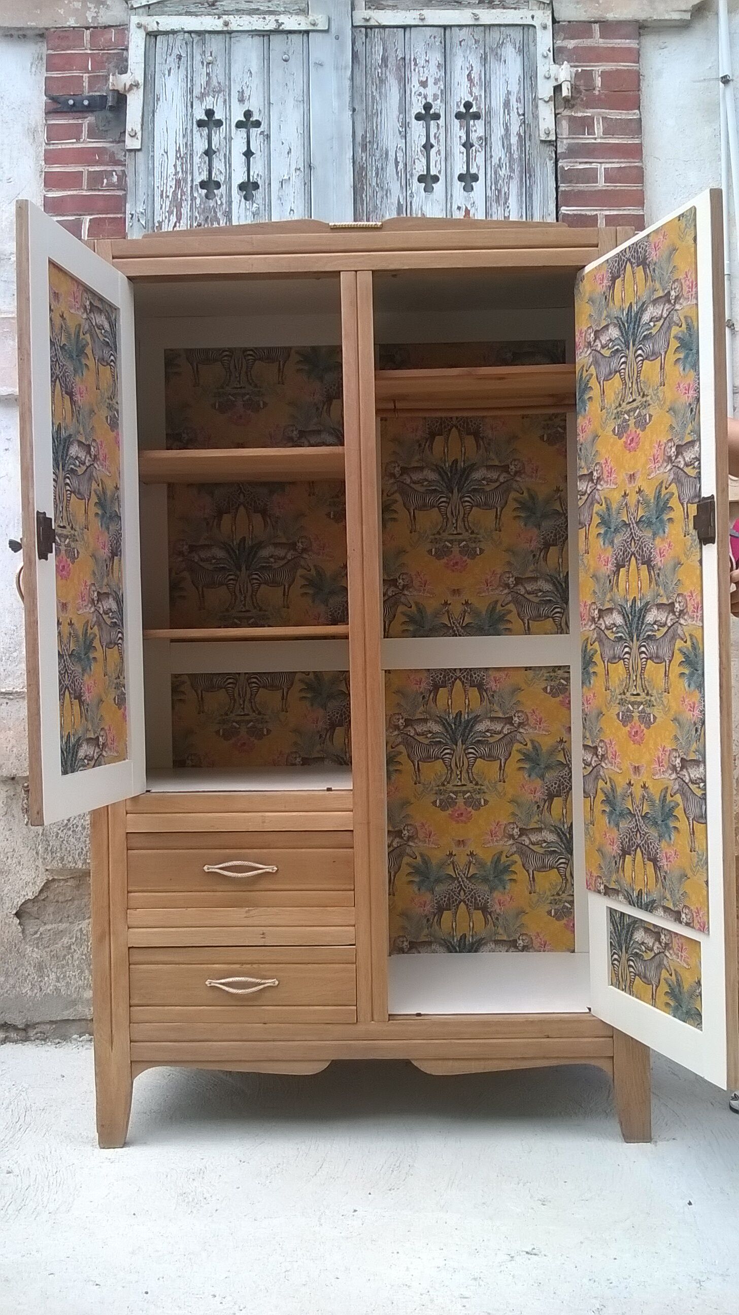 Parisian hotel wardrobe year 50