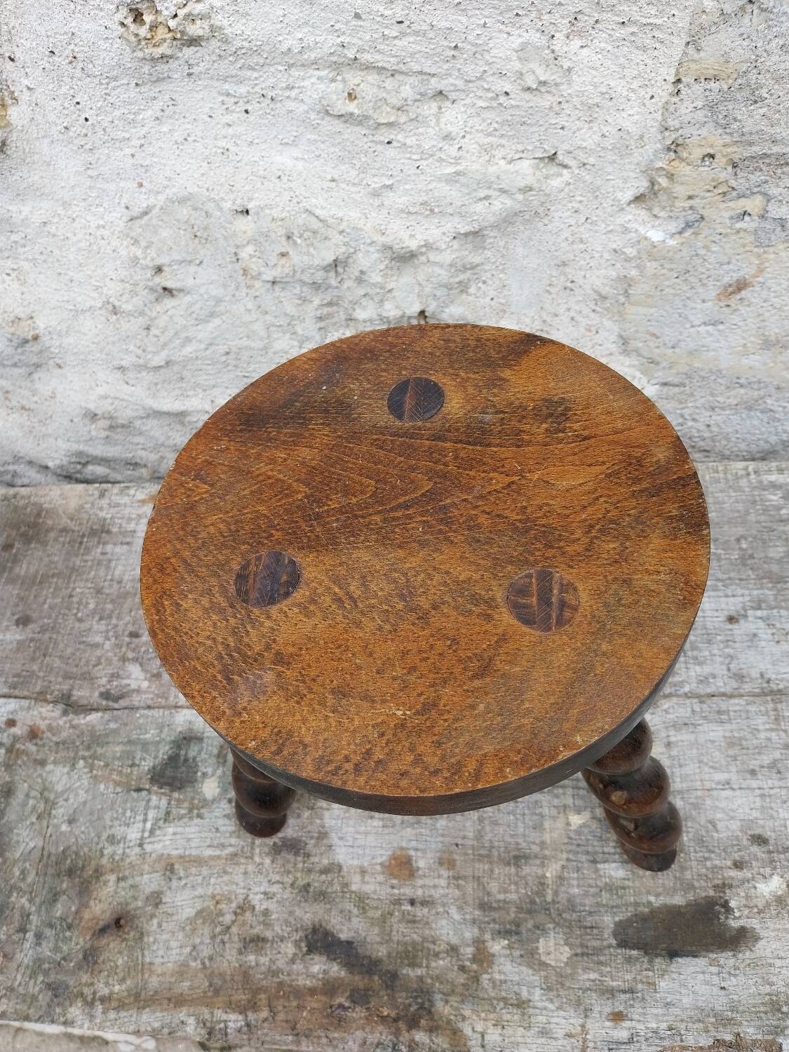Tabouret en bois tripode