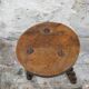 Tabouret en bois tripode
