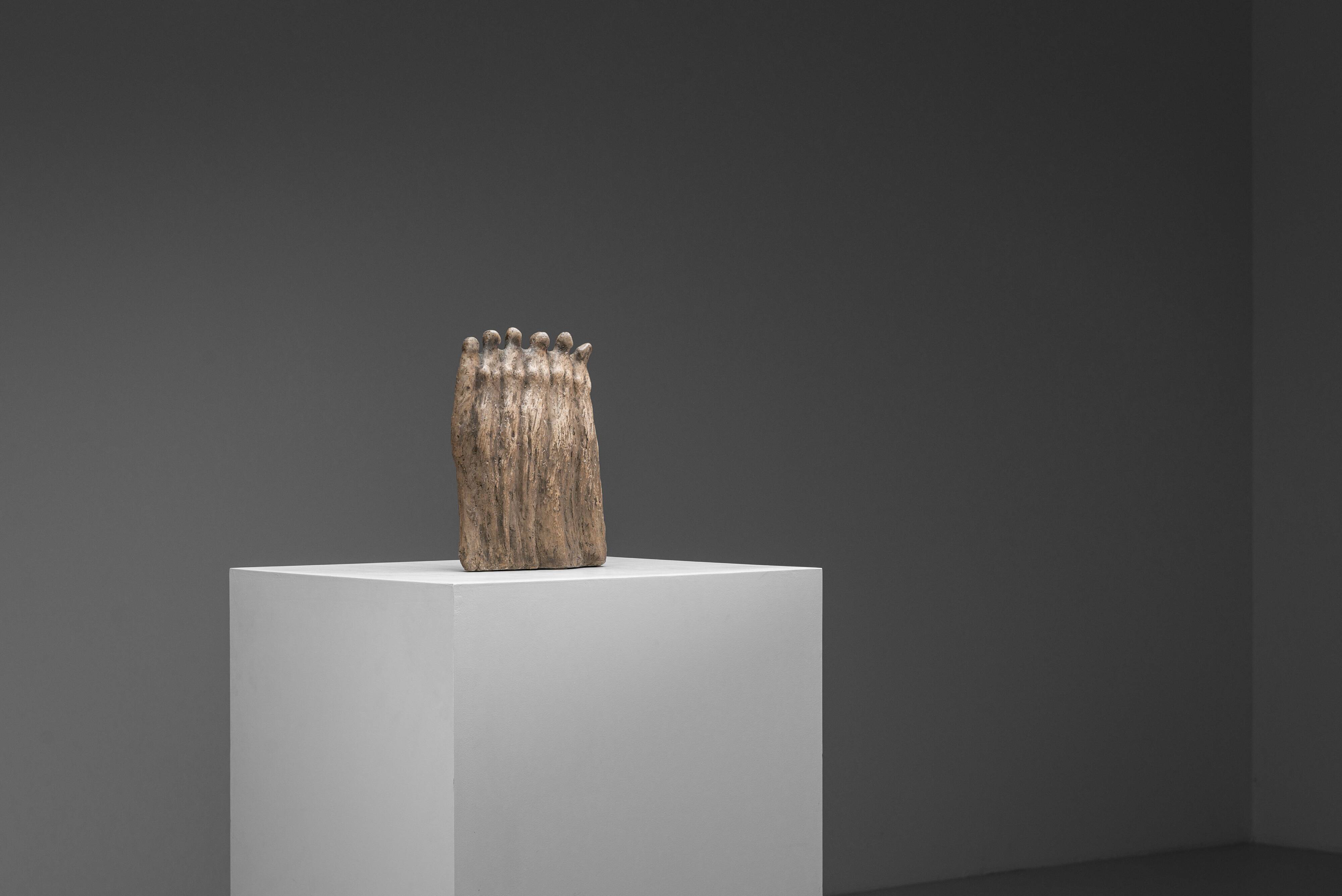 Groupe sculptural abstrait de six figures féminines