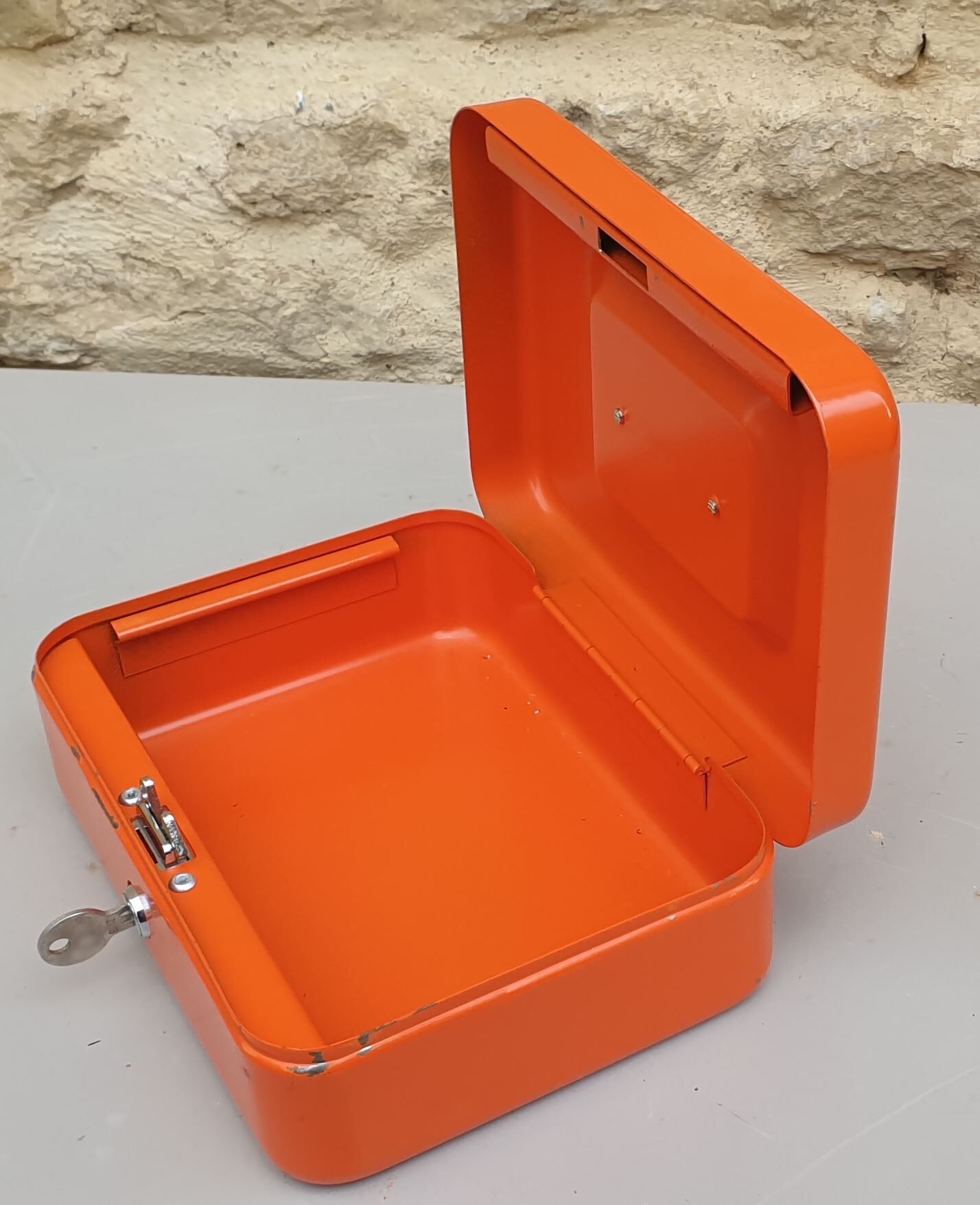 Coffret métallique seventies