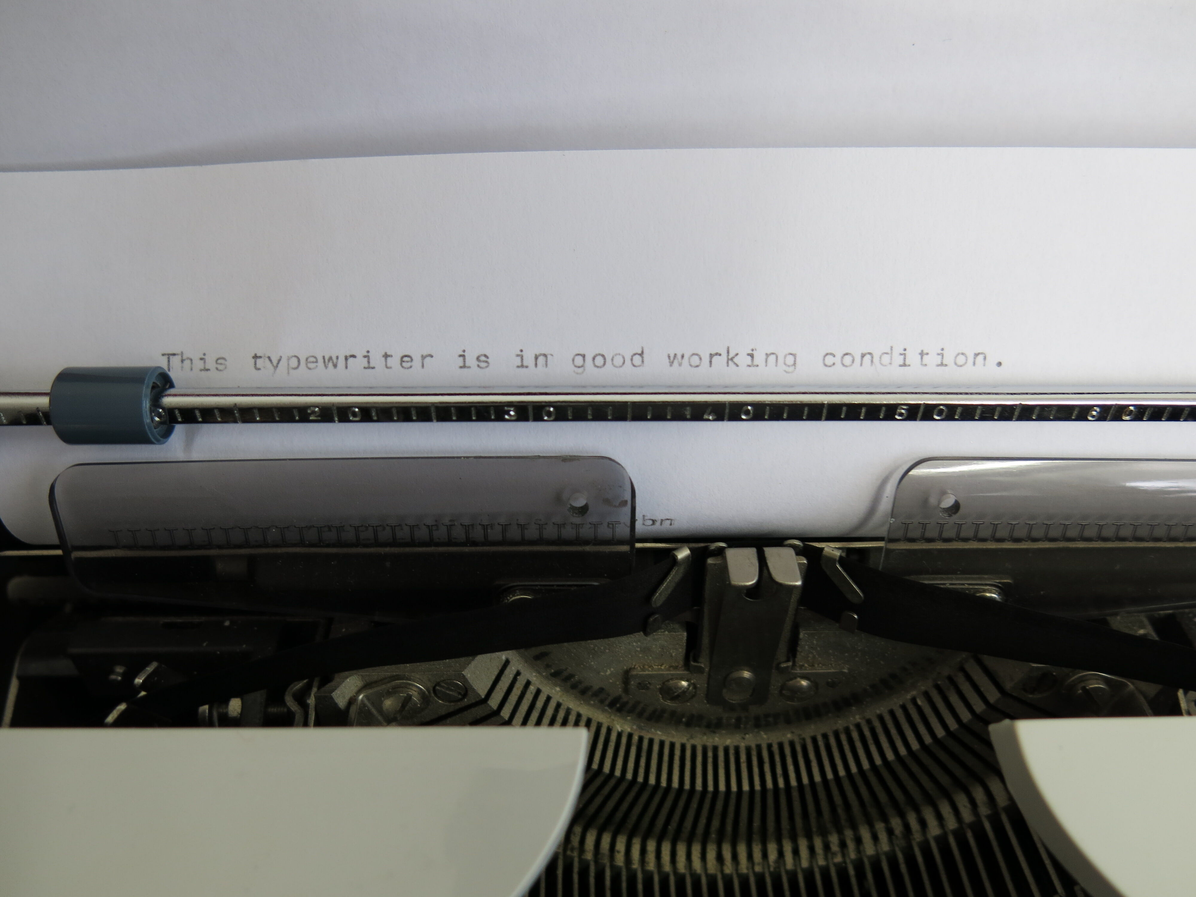 Typewriter Daro Erika Model 60