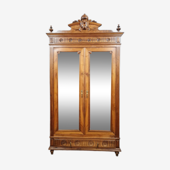 Armoire style Louis XVI en noyer a patine blonde vers 1880