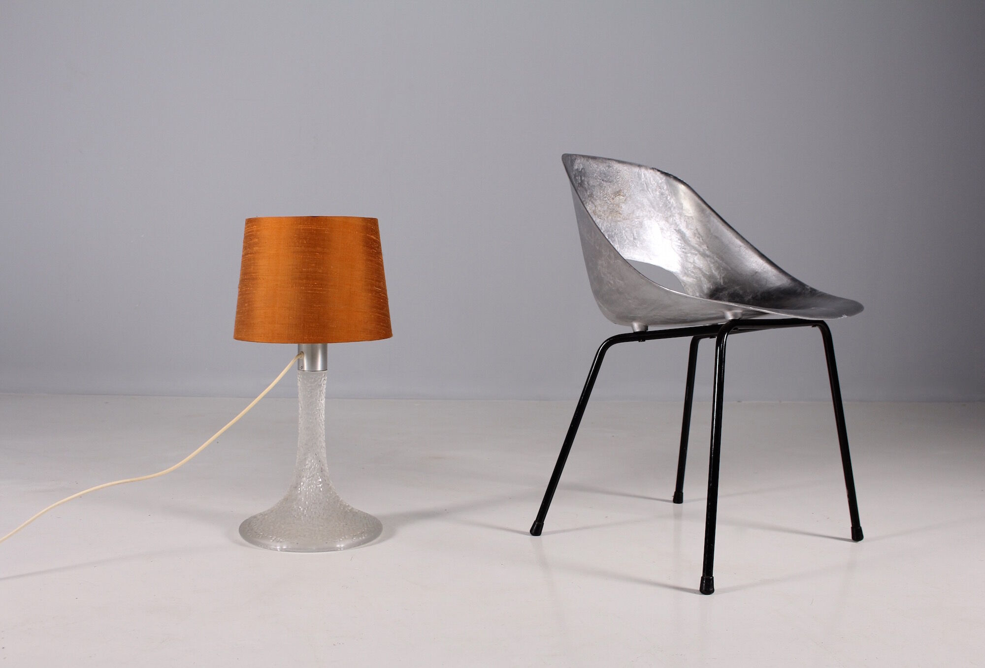 Frosted glass lamp and wild silk