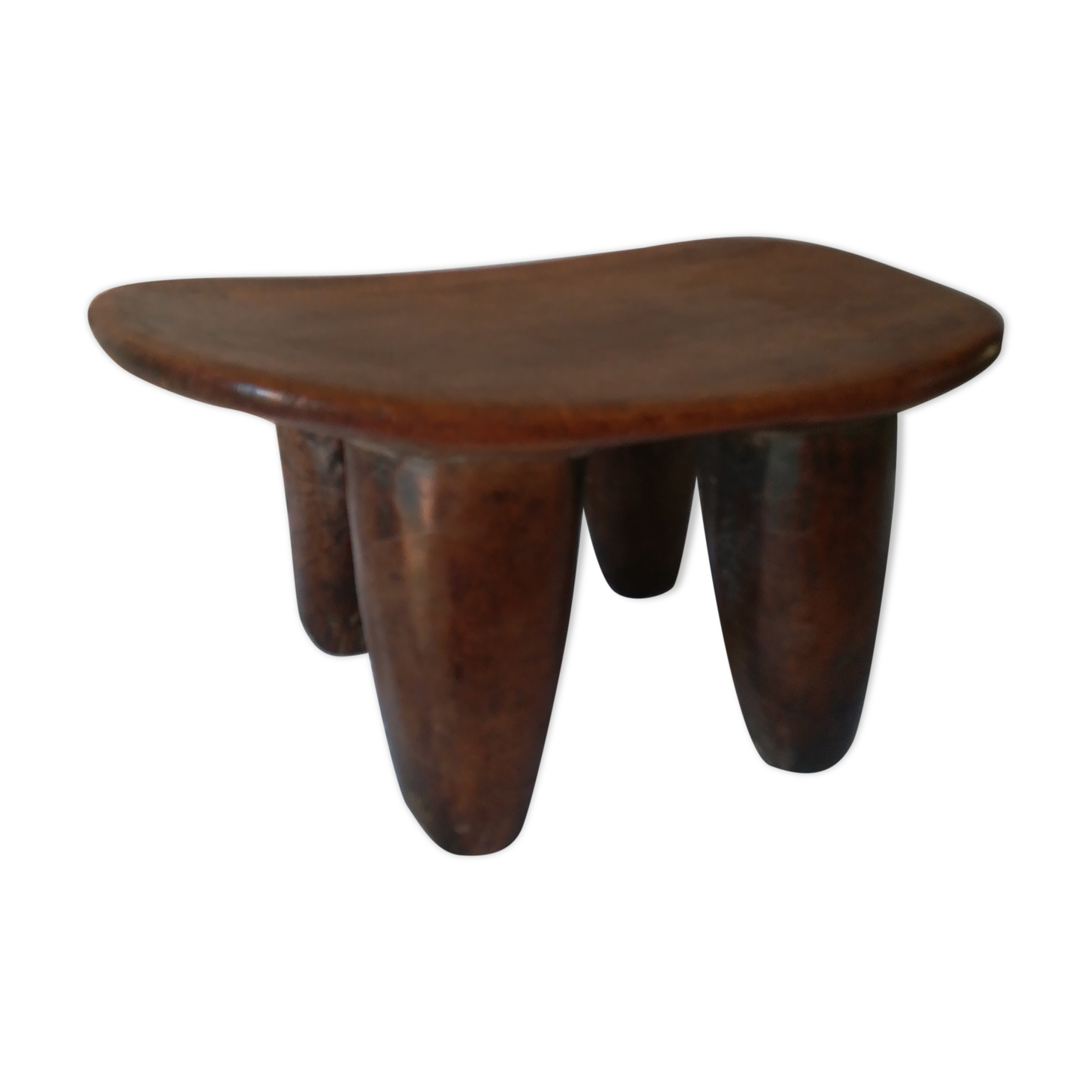 Tabouret where african head rests