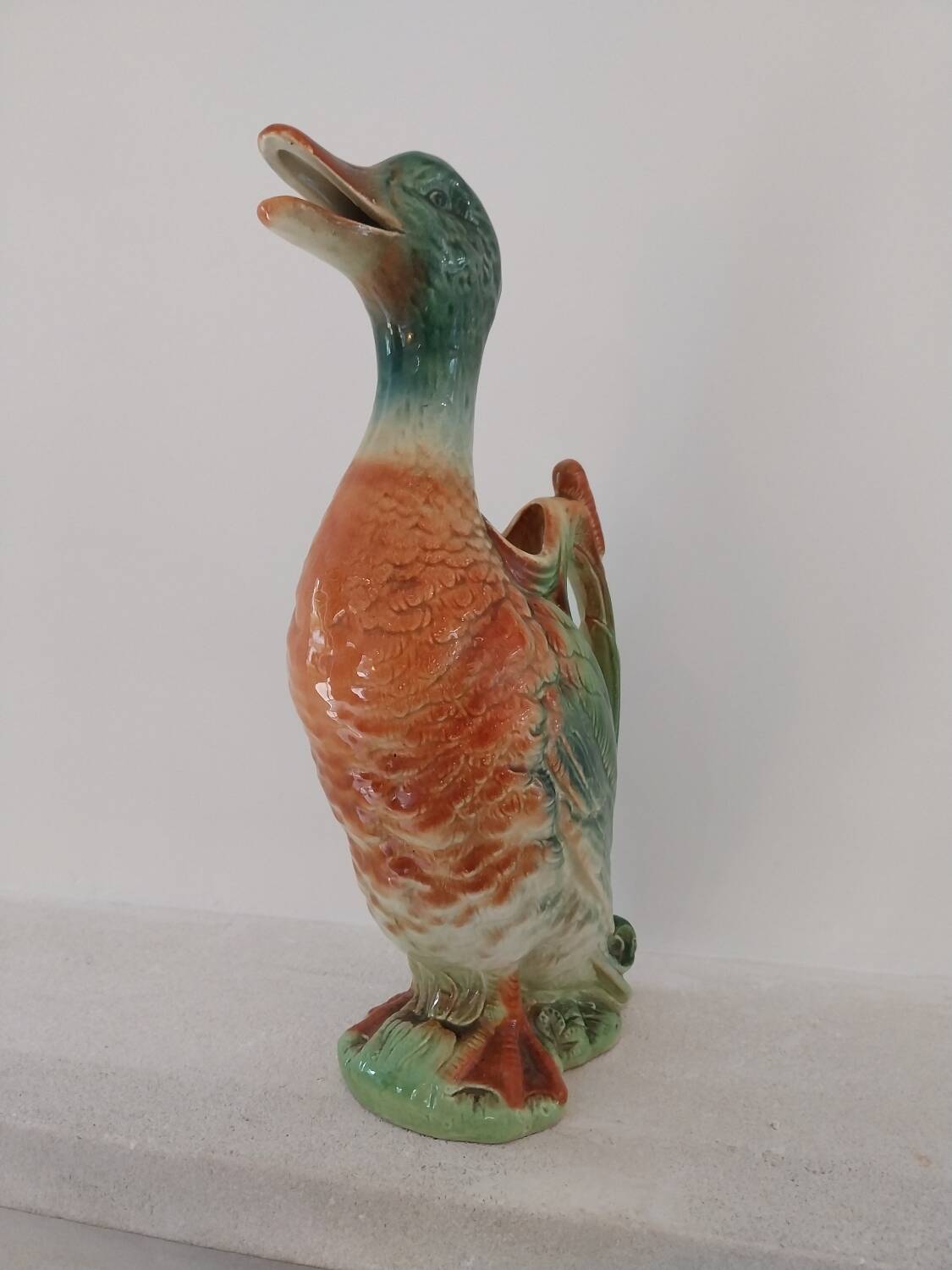 Water jug in slipware from the 1960s. Decorated with a coloured duck. Unmarked.