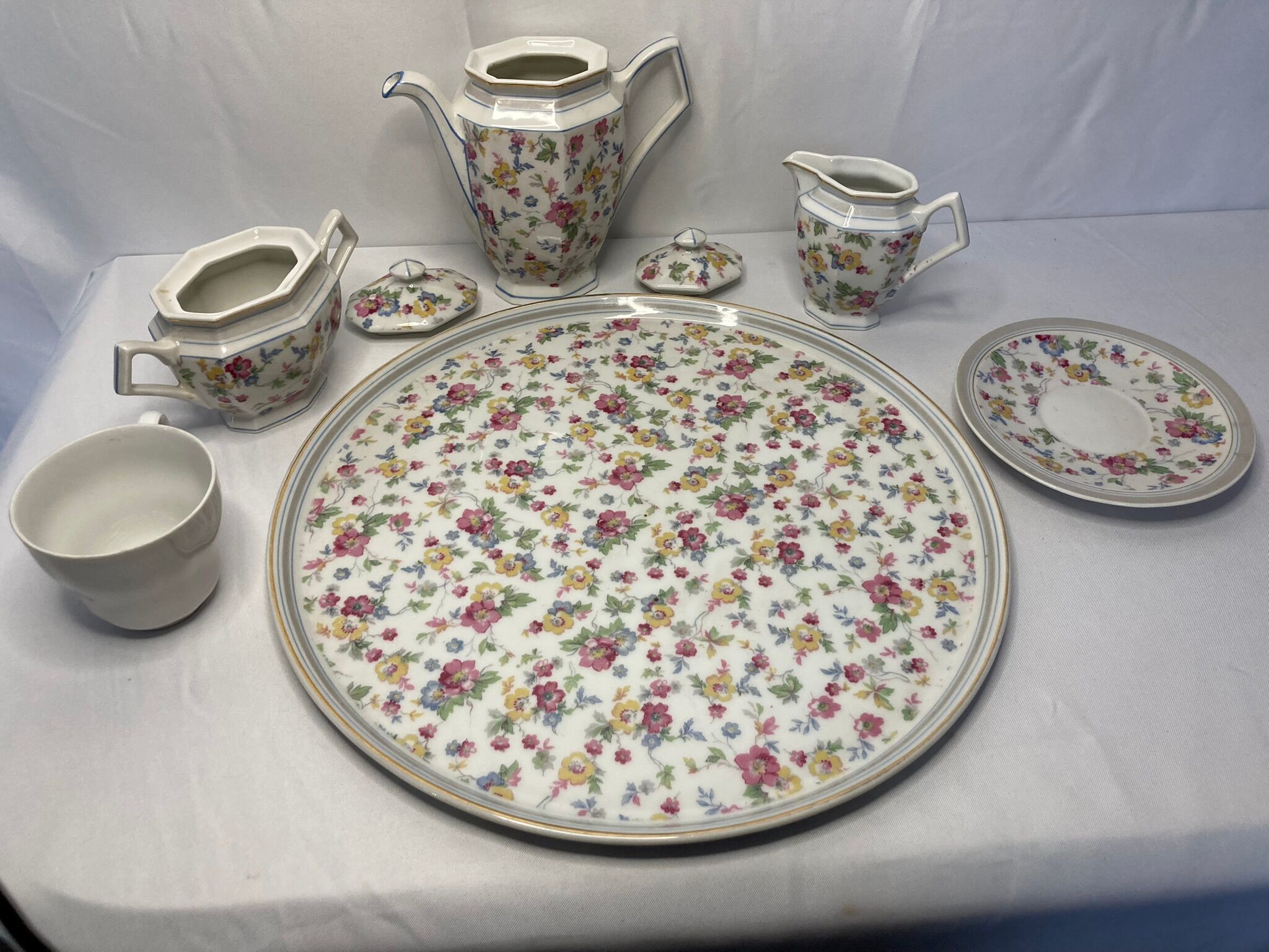 Liberty selfish service in fine 20th century earthenware