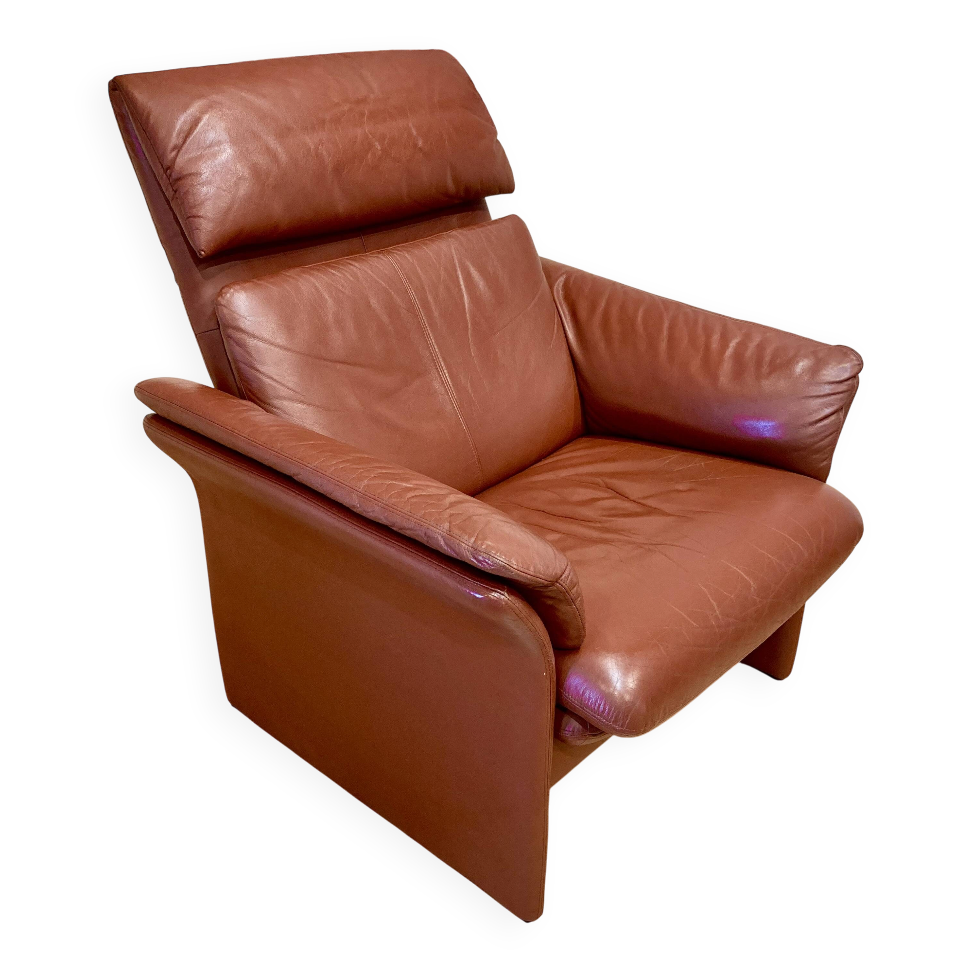Adjustable and modular leather design armchair.