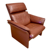 Adjustable and modular leather design armchair.