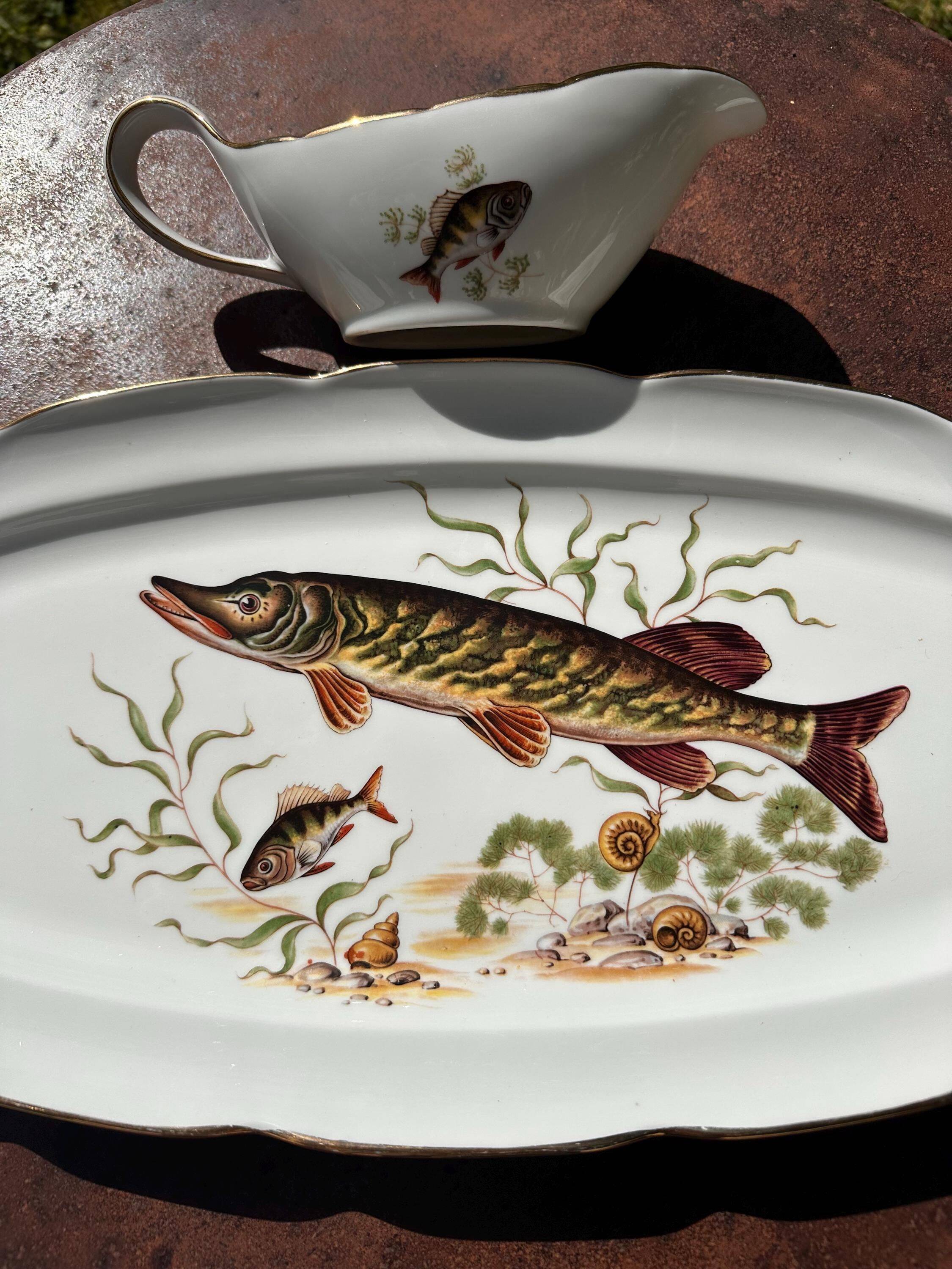 Large fish platter and its vintage porcelain sauce boat, decorated with pike.