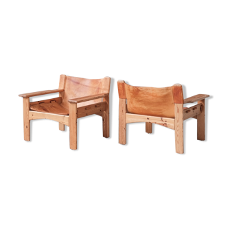 Paire de fauteuils danois en pin et cuir du milieu du siècle