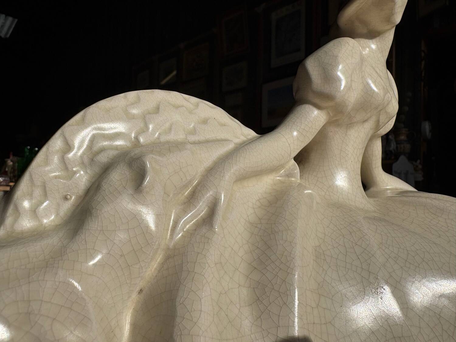 Grande sculpture Art Déco signée Lejan – Dame au lévrier
