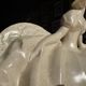 Grande sculpture Art Déco signée Lejan – Dame au lévrier