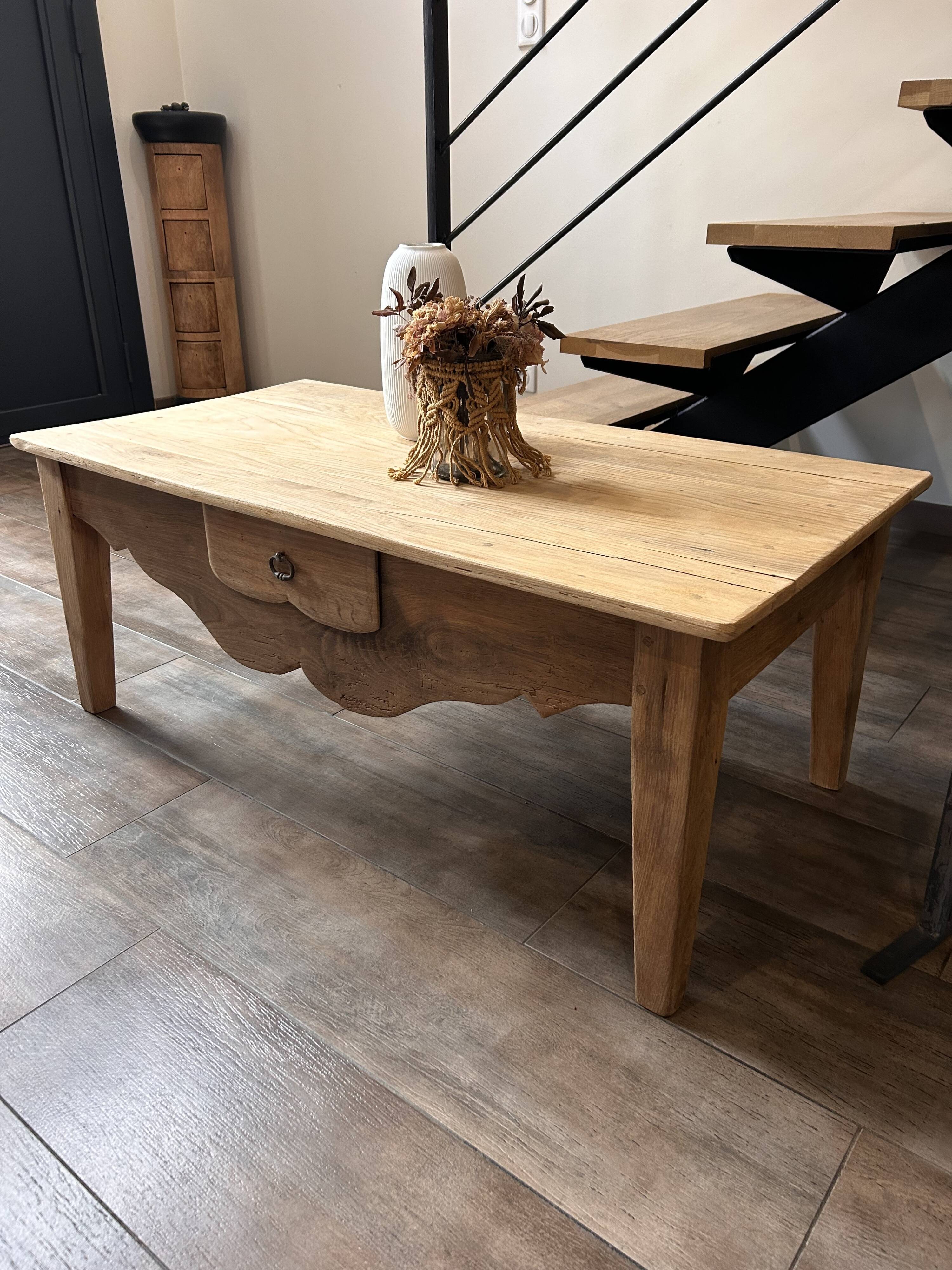 Table basse bois massif avec tiroir