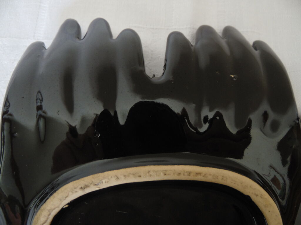 Trinket bowl hands clasped