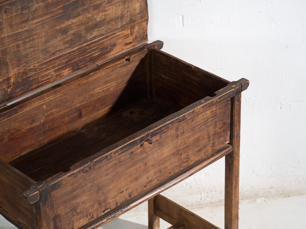 Antique Chinese writing desk with drop leaf in pine – China, circa 1930